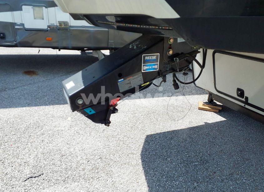 Photo 10 of 2018 Sandpiper 41ft N/A (VIN 4X4FSAP2XJJ036947)