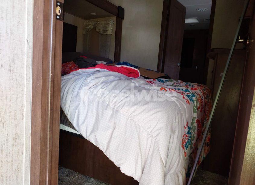 Photo 5 of 2018 Sandpiper 41ft N/A (VIN 4X4FSAP2XJJ036947)