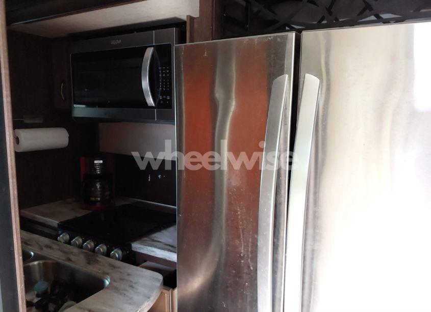 Photo 7 of 2018 Sandpiper 41ft N/A (VIN 4X4FSAP2XJJ036947)