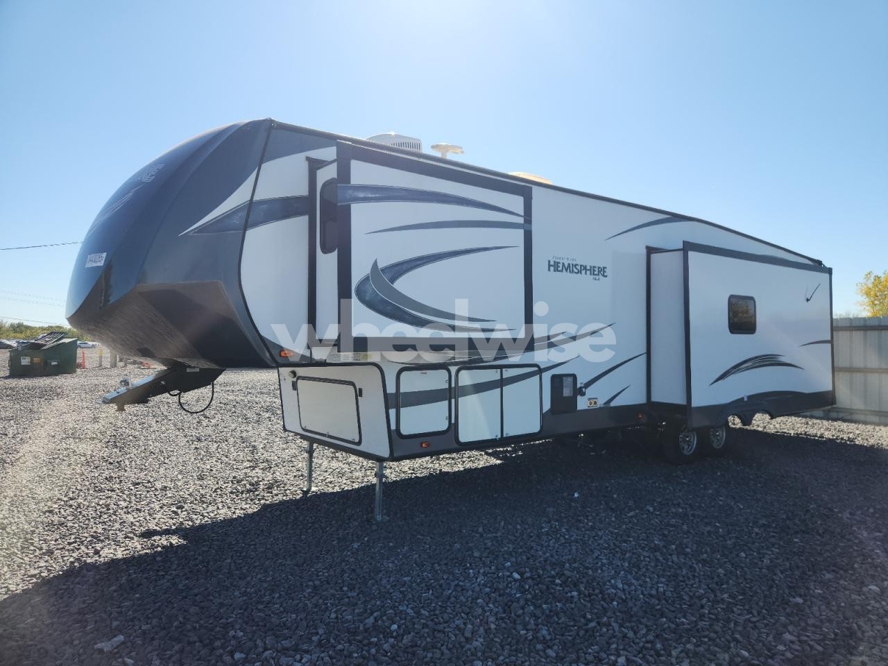 Photo 2 of 2018 FOREST RIVER HEMISPHERE 337FBAR (VIN 4X4FSBK29JV005307)