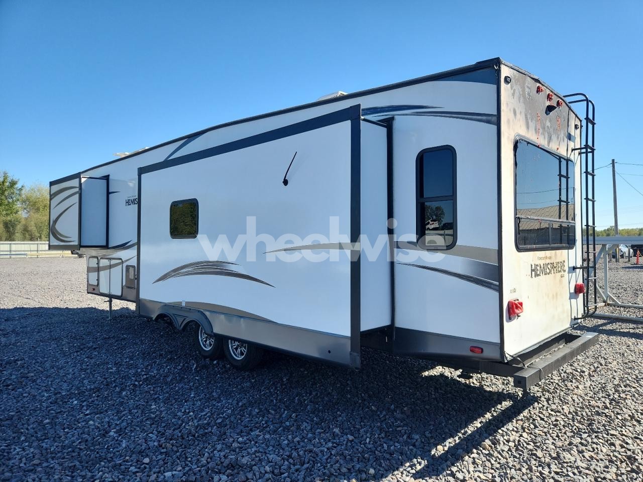 Photo 3 of 2018 FOREST RIVER HEMISPHERE 337FBAR (VIN 4X4FSBK29JV005307)