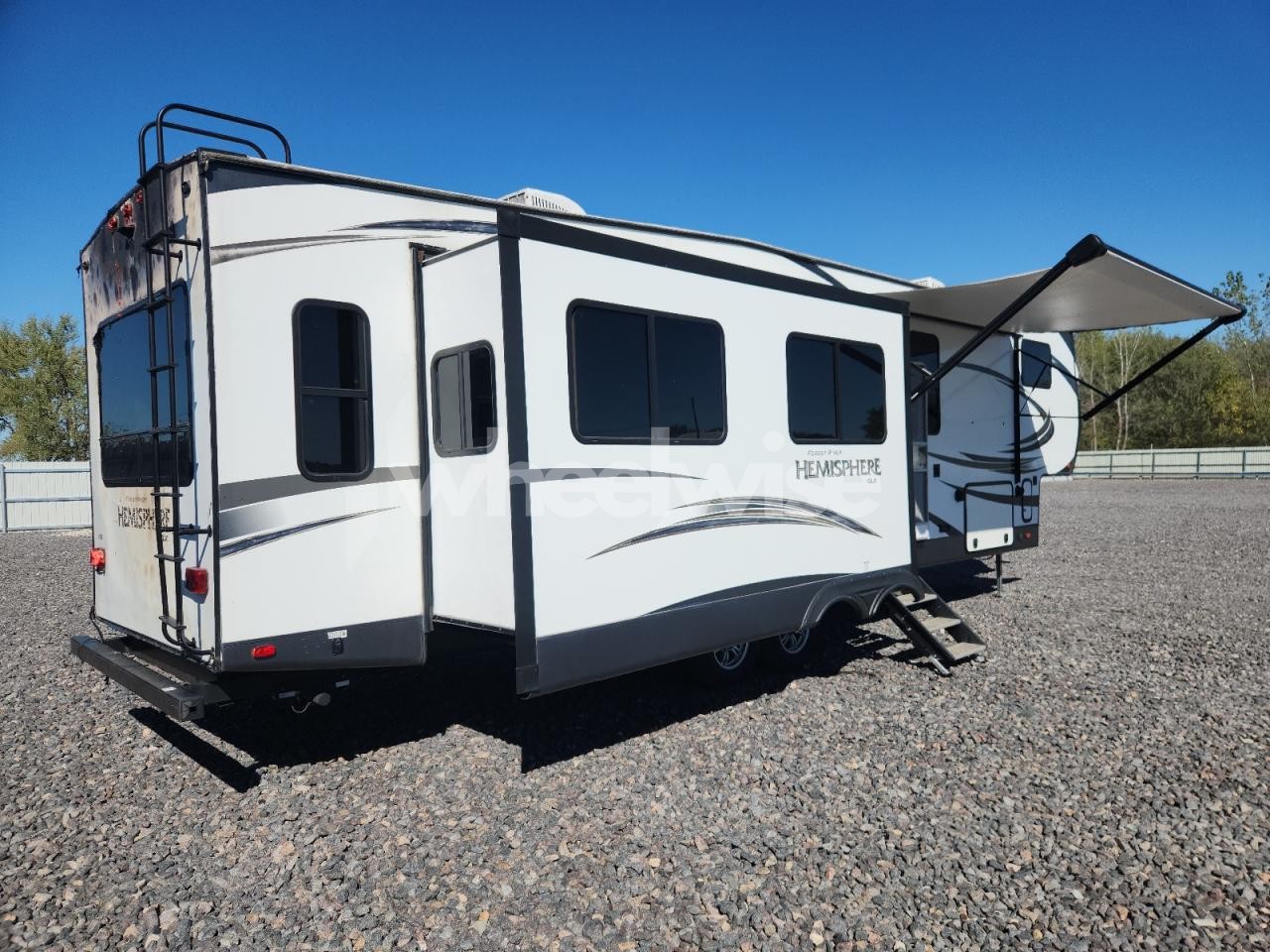 Photo 4 of 2018 FOREST RIVER HEMISPHERE 337FBAR (VIN 4X4FSBK29JV005307)