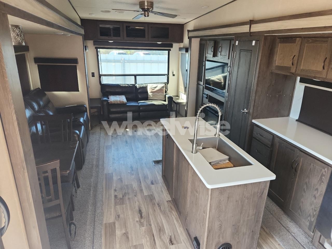 Photo 6 of 2018 FOREST RIVER HEMISPHERE 337FBAR (VIN 4X4FSBK29JV005307)