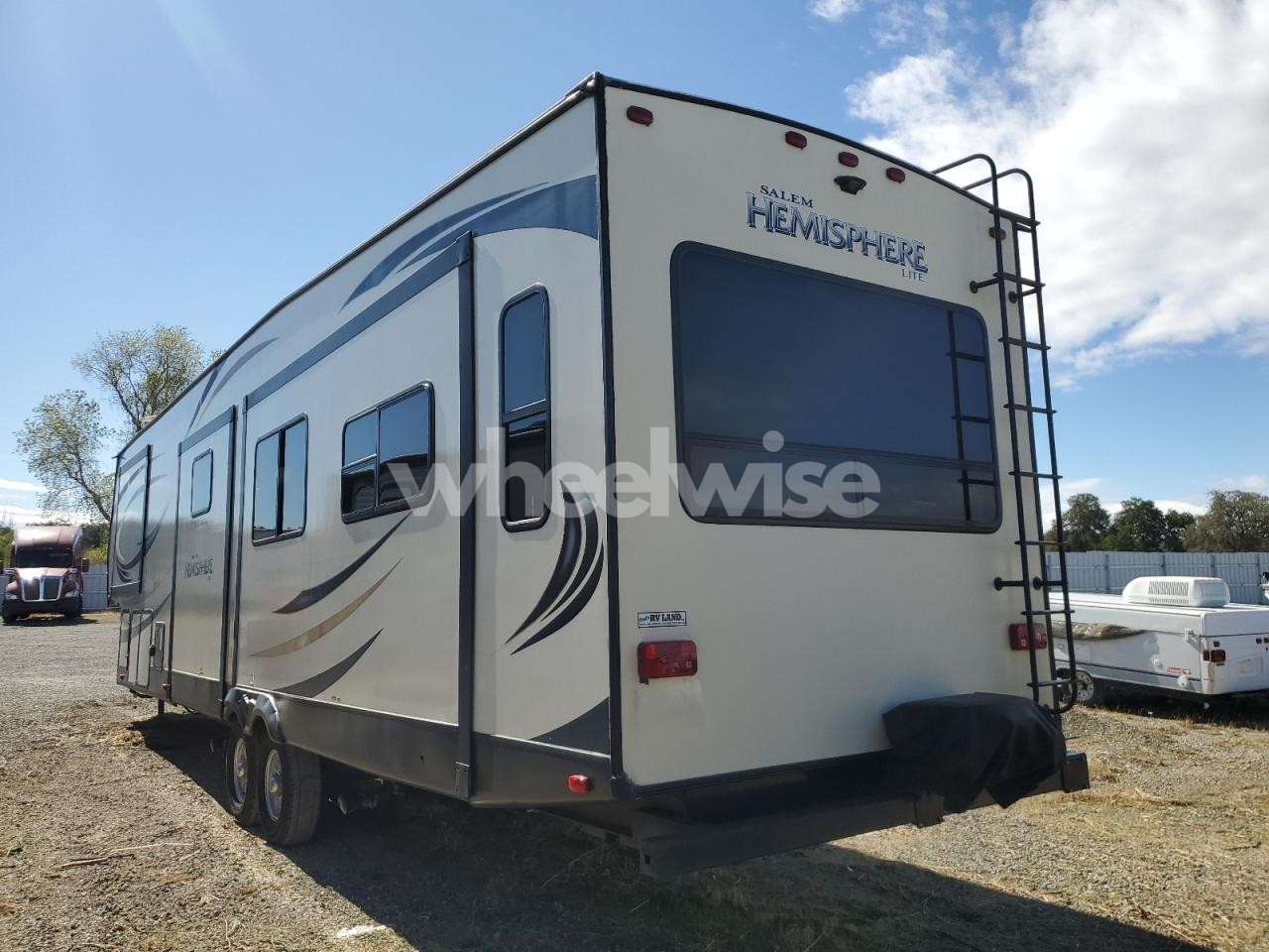 Photo 3 of 2018 WILDWOOD HEMISPHERE (VIN 4X4FSBN2XJV004744)