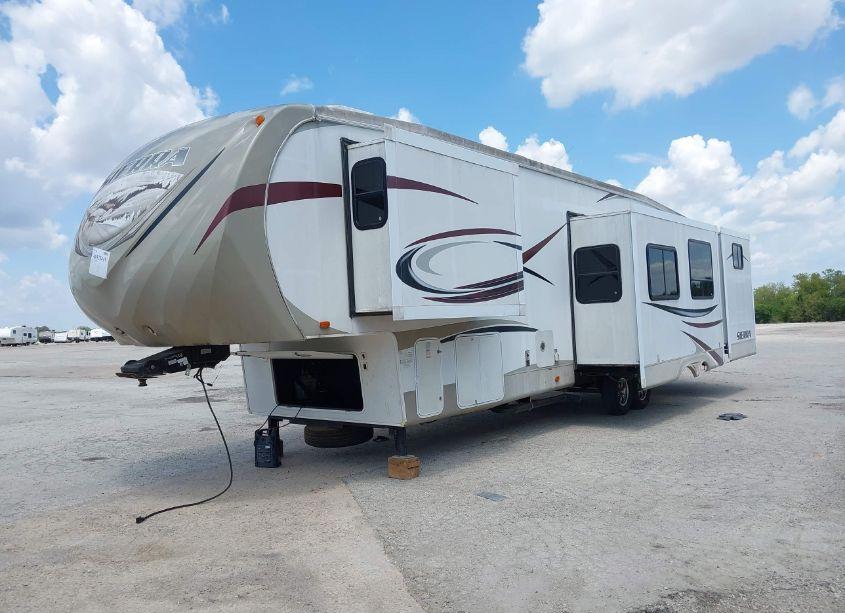 Photo 2 of 2014 Forest River SIERRA (VIN 4X4FSEN27EJ038610)