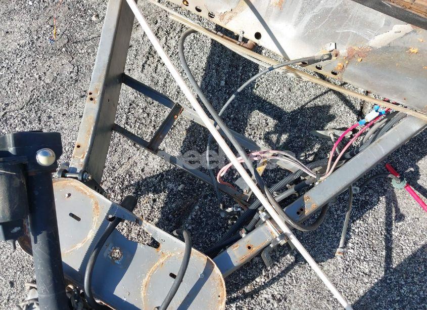 Photo 9 of 2001 Forest River OTHER (VIN 4X4TCAJ261G076187)