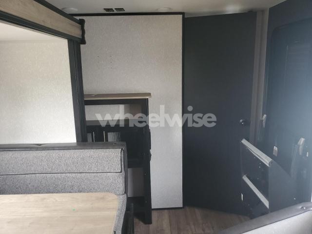 Photo 9 of 2022 CHEROKEE GREY WOLF - RVS CAMPER N/A (VIN 4X4TCKB26NK081767)