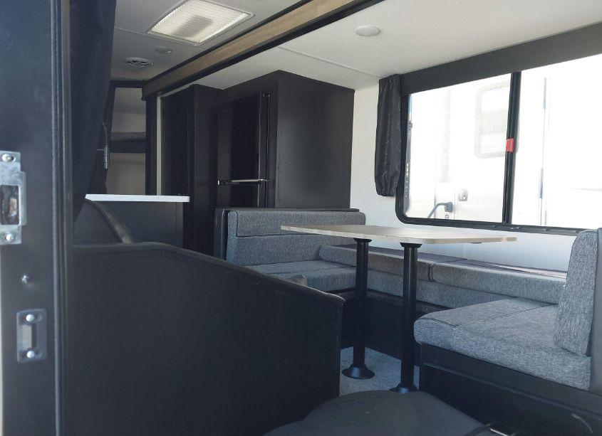 Photo 5 of 2022 Forest River CHEROKEE (VIN 4X4TCKC29NX158987)