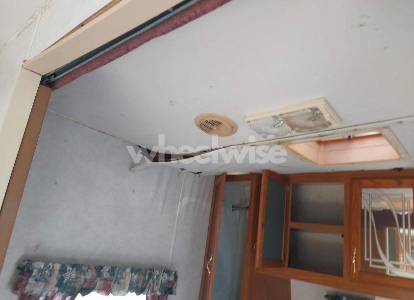 Photo 6 of 2001 Forest River CHEROKEE M- (VIN 4X4TCKF231K084713)