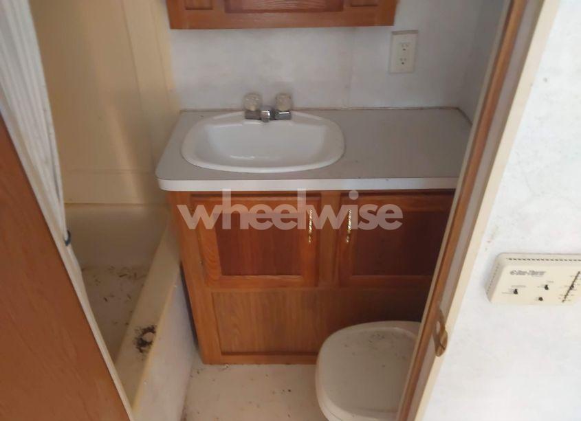 Photo 7 of 2001 Forest River CHEROKEE M- (VIN 4X4TCKF231K084713)