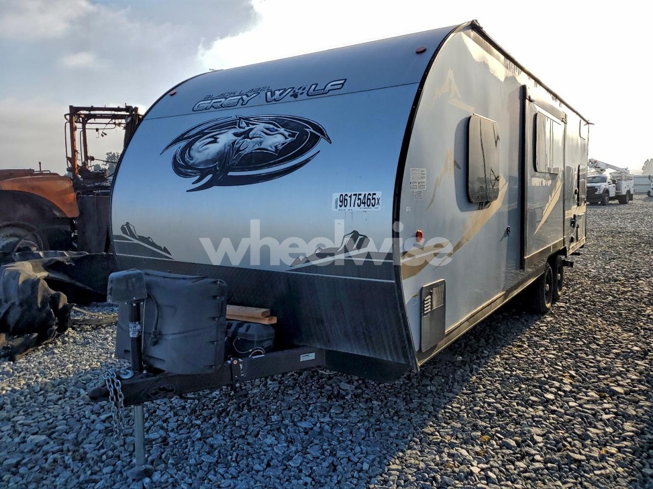 Photo 2 of 2022 FOREST RIVER GREY WOLF - camper (VIN 4X4TCKY28NK077629)