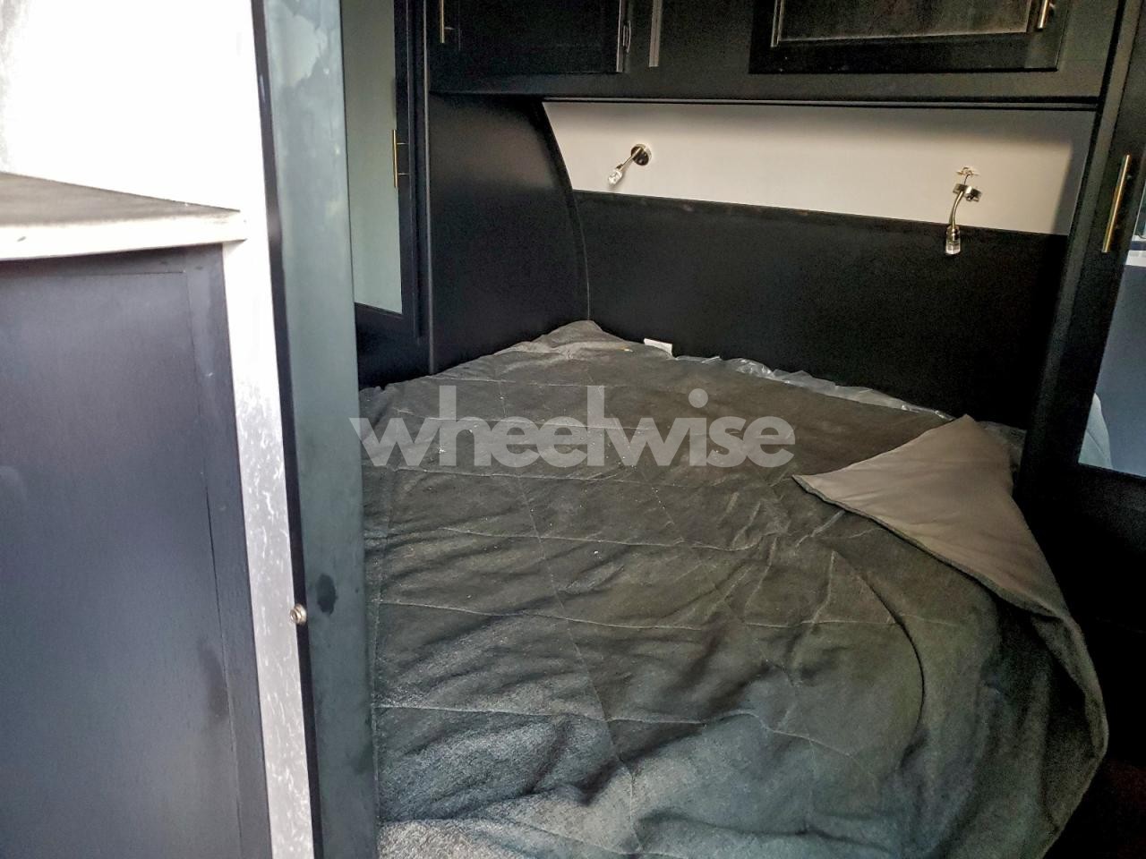 Photo 5 of 2022 FOREST RIVER GREY WOLF - camper (VIN 4X4TCKY28NK077629)