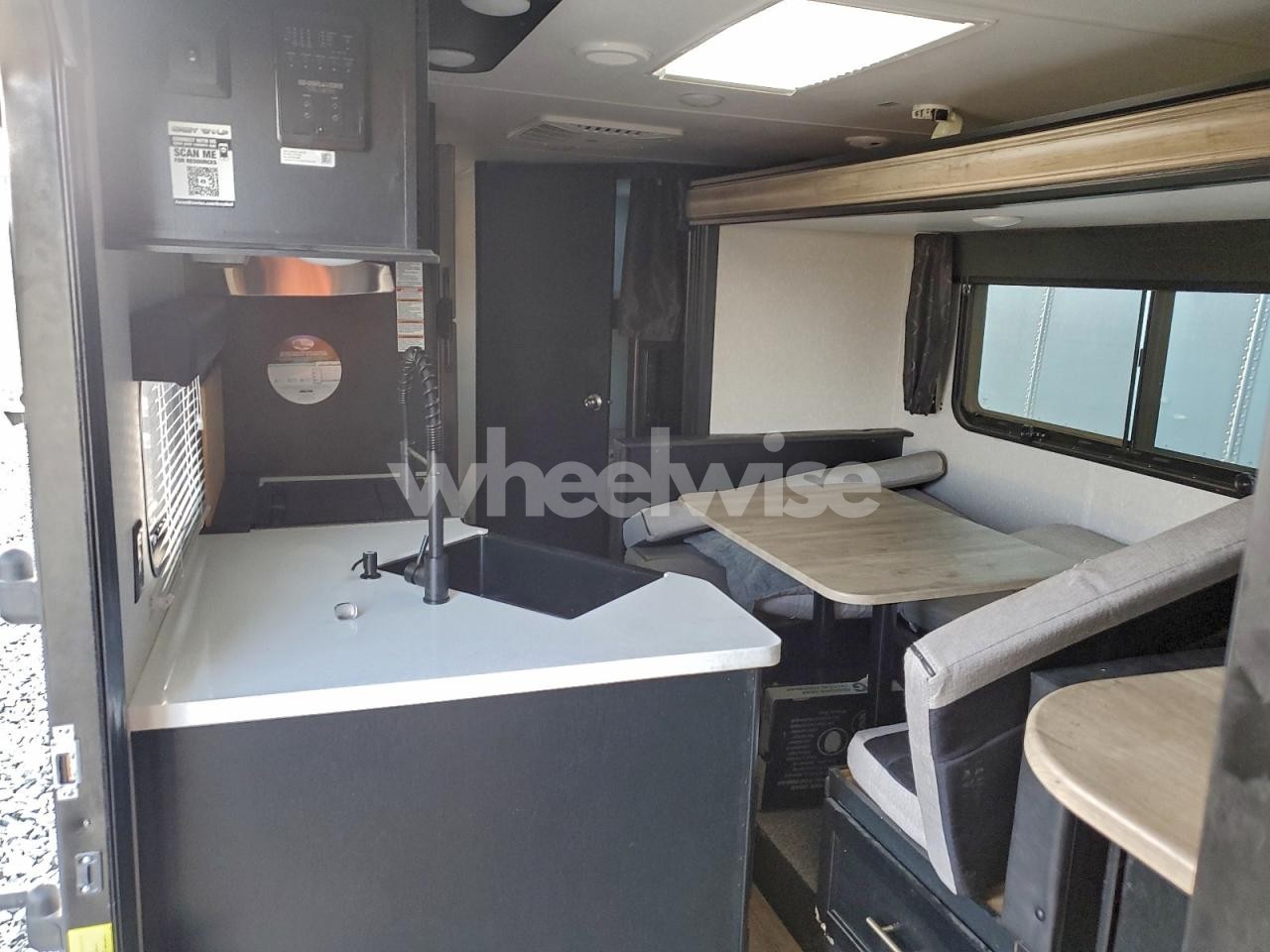 Photo 6 of 2022 FOREST RIVER GREY WOLF - camper (VIN 4X4TCKY28NK077629)