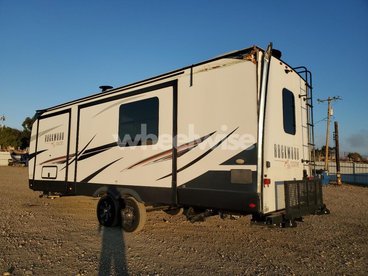 Photo 3 of 2022 ROCKWOOD SIGNATURE (VIN 4X4TRLF21N1902052)