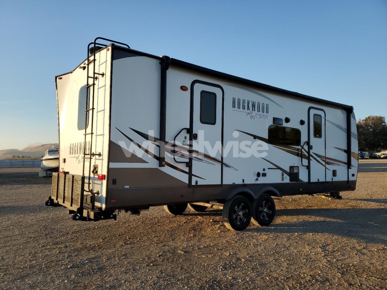 Photo 4 of 2022 ROCKWOOD SIGNATURE (VIN 4X4TRLF21N1902052)