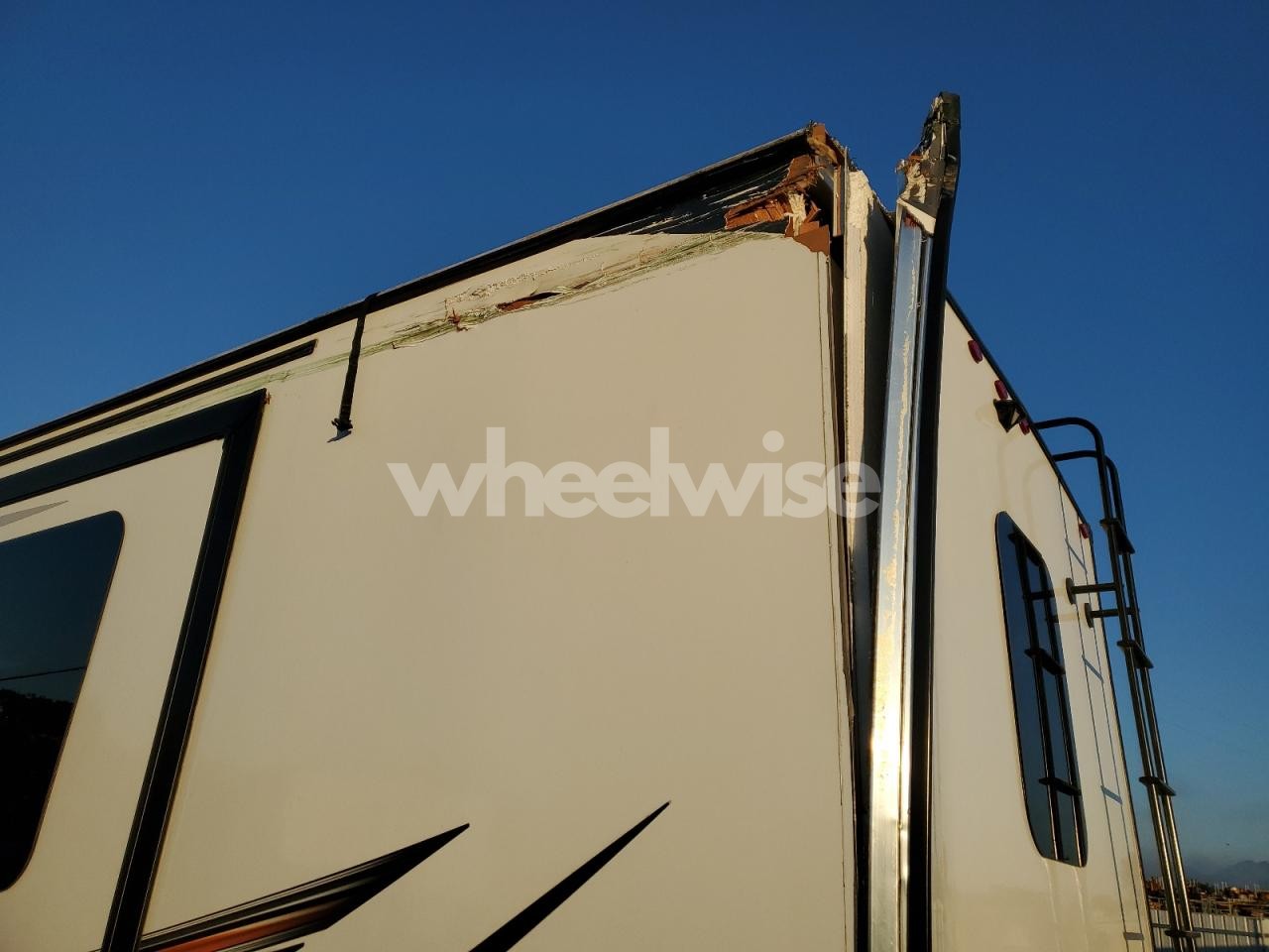 Photo 9 of 2022 ROCKWOOD SIGNATURE (VIN 4X4TRLF21N1902052)