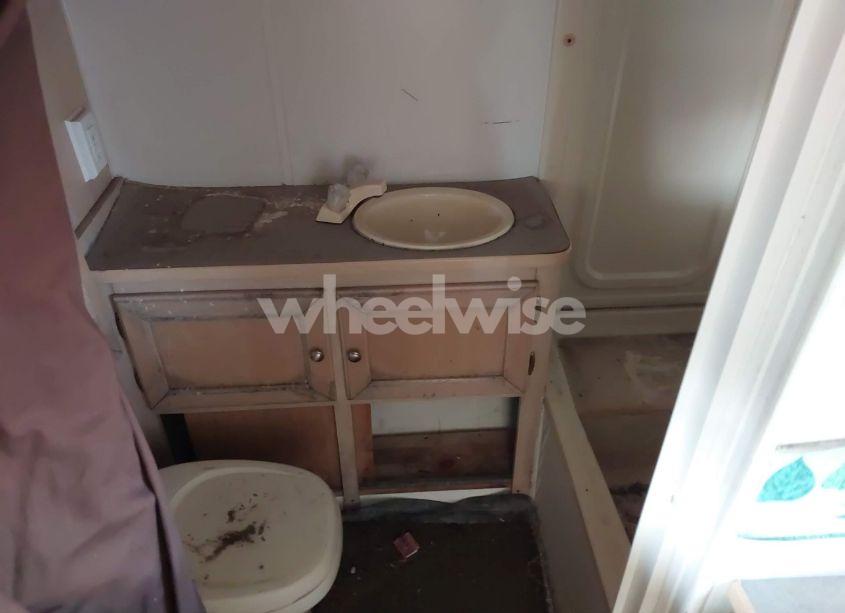 Photo 7 of 2004 Forest River URVEYO SV 261 (VIN 4X4TSVB254L002800)