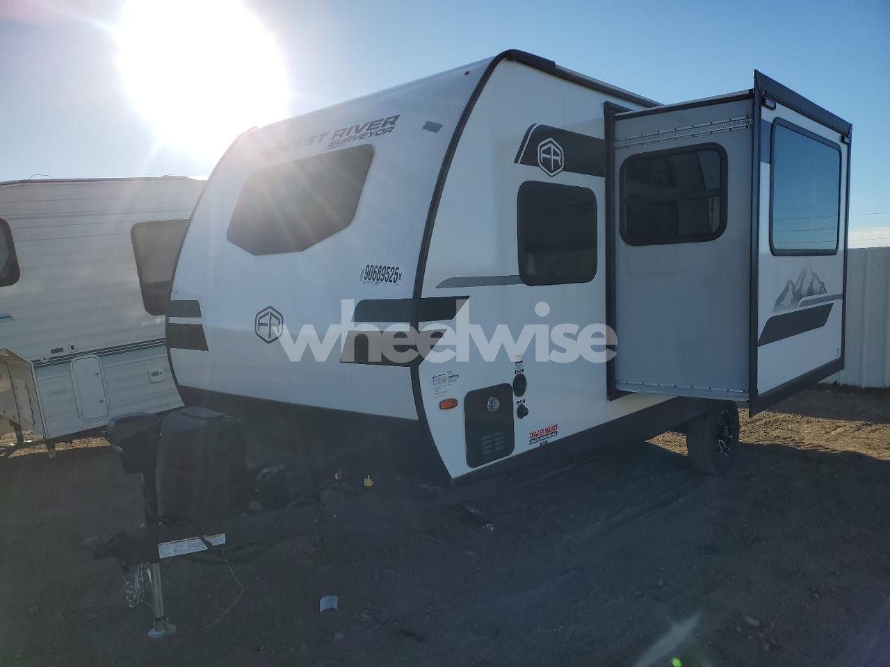 Photo 2 of 2025 FORESRIVER SURVEYOR N/A (VIN 4X4TSVU13SL051107)