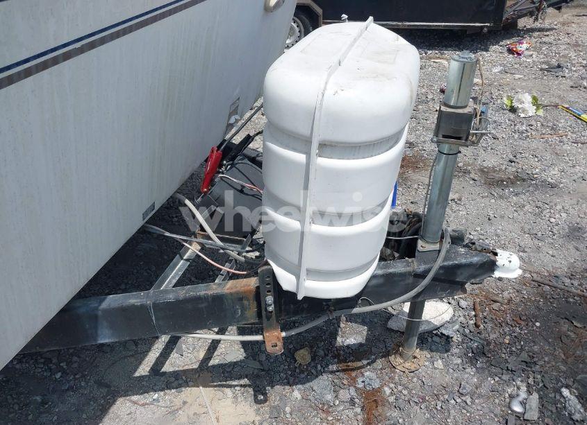 Photo 10 of 2004 Forest River WILDCAT 29RLS (VIN 4X4TWCE294T005414)