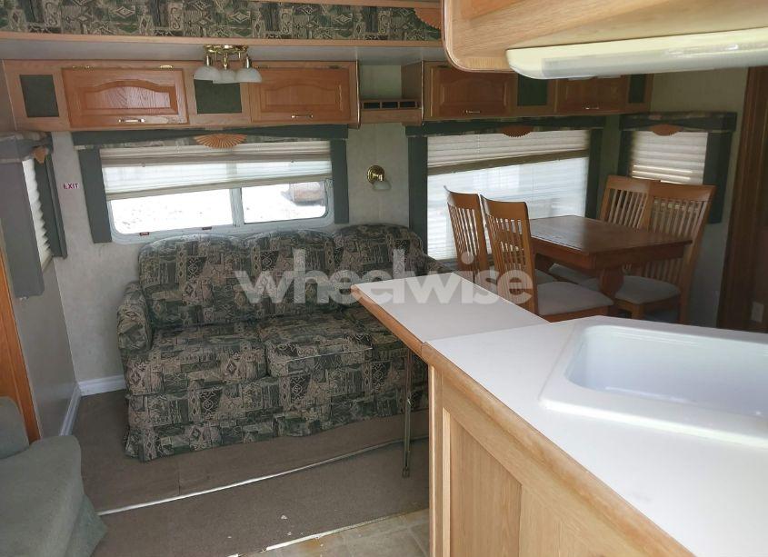 Photo 5 of 2004 Forest River WILDCAT 29RLS (VIN 4X4TWCE294T005414)