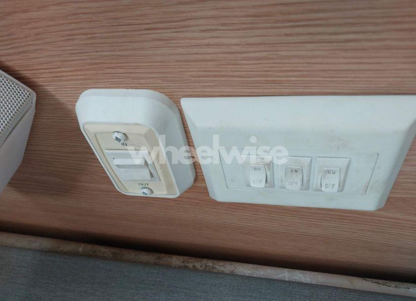 Photo 7 of 2004 Forest River WILDCAT 29RLS (VIN 4X4TWCE294T005414)