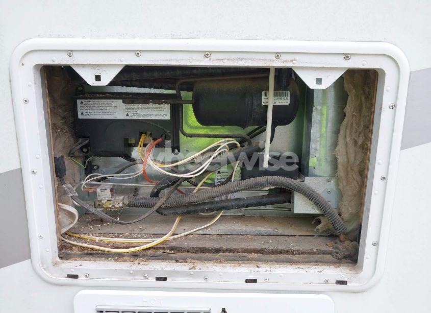 Photo 10 of 2004 Keystone Laredo 5TH WHEEL TRAVEL TRAILER (VIN 4YDF27R254J456235)