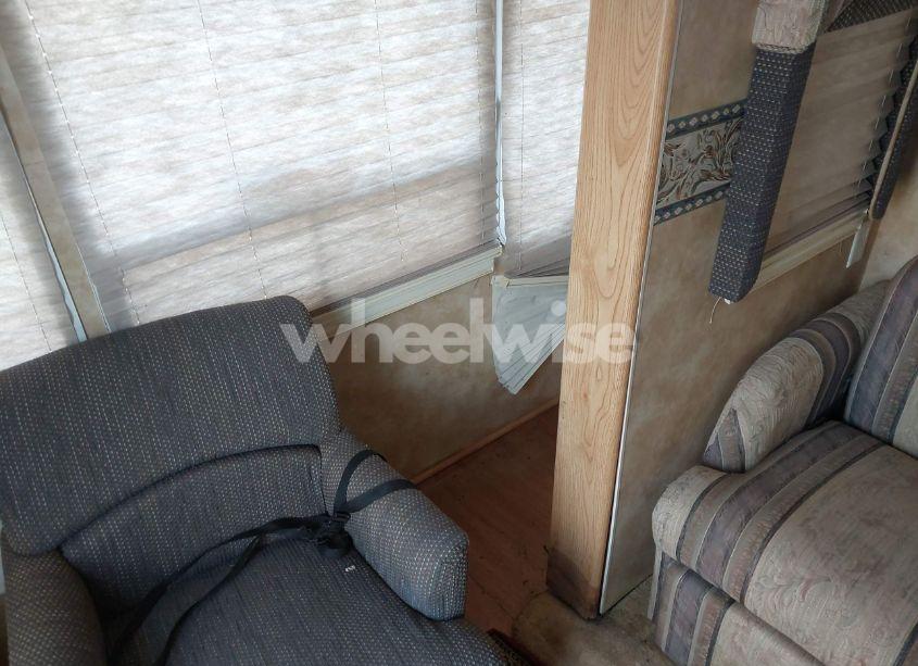 Photo 8 of 2003 Keystone Laredo N/A (VIN 4YDF27R2X34453134)