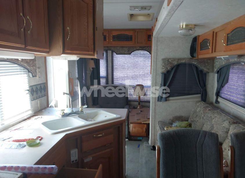 Photo 6 of 2002 Keystone Montana (VIN 4YDF2952624057685)