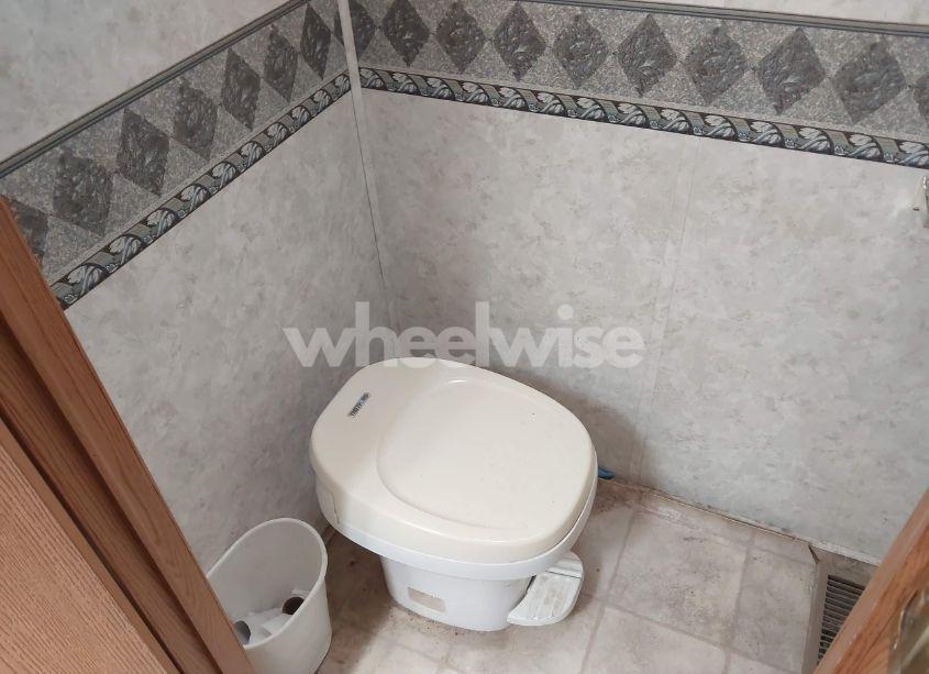 Photo 7 of 2002 Keystone Montana (VIN 4YDF2952624057685)