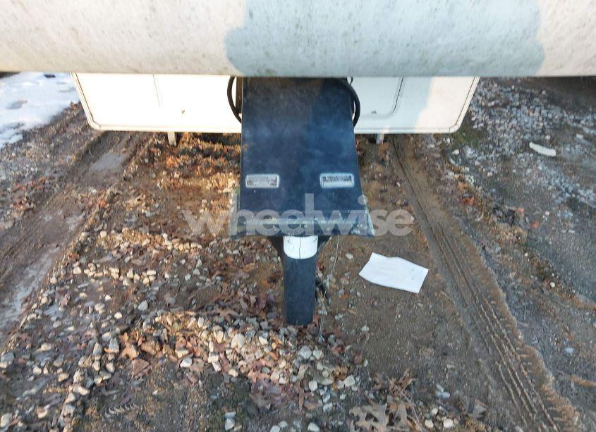 Photo 10 of 2002 Keystone Travel TRLR (VIN 4YDF29B2824451984)