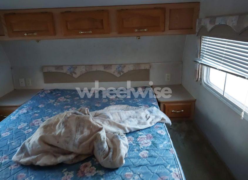 Photo 5 of 2002 Keystone Travel TRLR (VIN 4YDF29B2824451984)