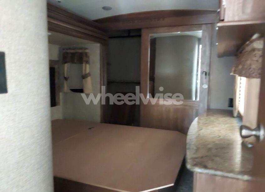 Photo 5 of 2015 Keystone Montana 5TH WHEEL (VIN 4YDF30522FA740094)