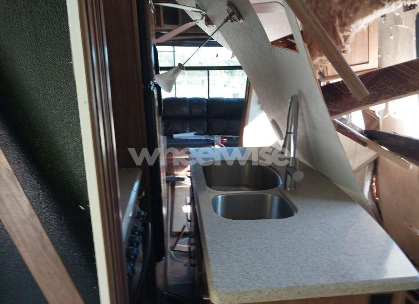 Photo 7 of 2015 Keystone Montana 5TH WHEEL (VIN 4YDF30522FA740094)