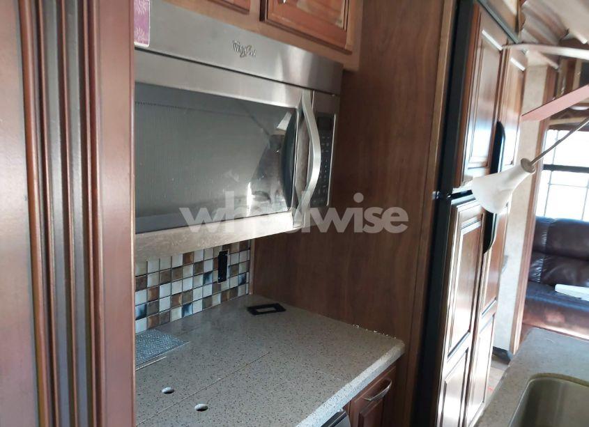 Photo 8 of 2015 Keystone Montana 5TH WHEEL (VIN 4YDF30522FA740094)