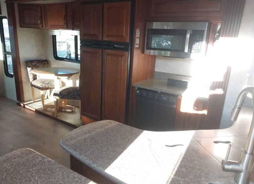 Photo 5 of 2014 Keystone Montana (VIN 4YDF31025E4700215)