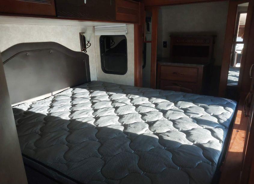 Photo 7 of 2014 Keystone Montana (VIN 4YDF31025E4700215)