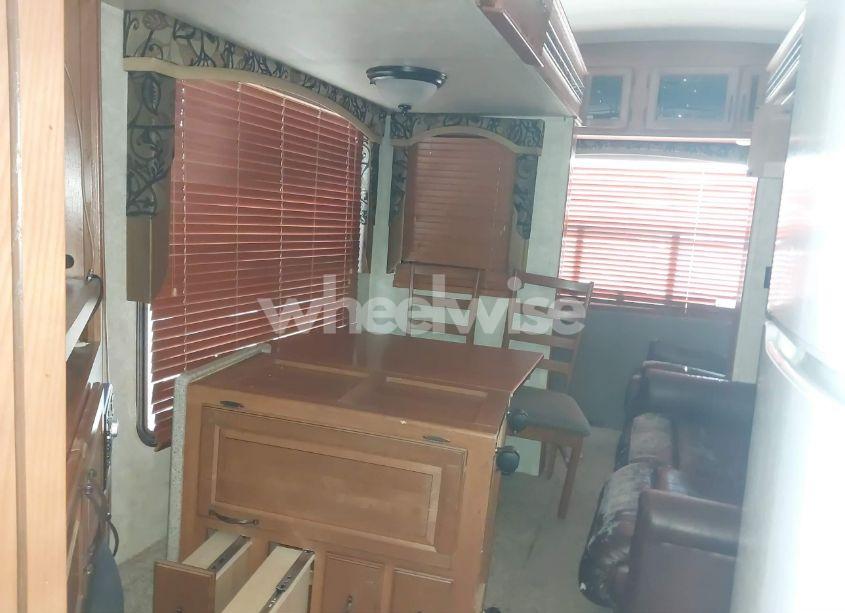 Photo 2 of 2014 Keystone Montana (VIN 4YDF32520EA740220)