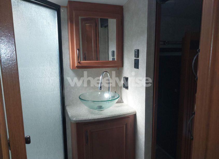 Photo 5 of 2014 Keystone Montana (VIN 4YDF32520EA740220)