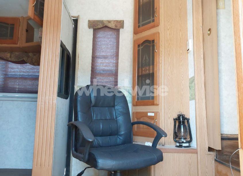 Photo 7 of 2004 Keystone Mountainee N/A (VIN 4YDF329284D509637)