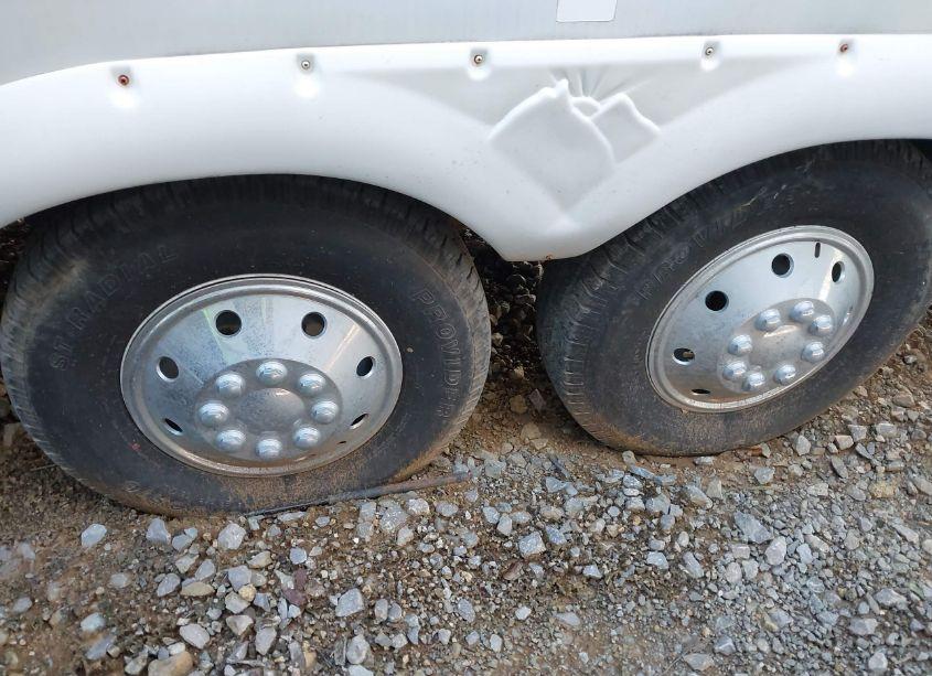 Photo 15 of 2005 Montana Travel TRLR (VIN 4YDF3402X5D512792)