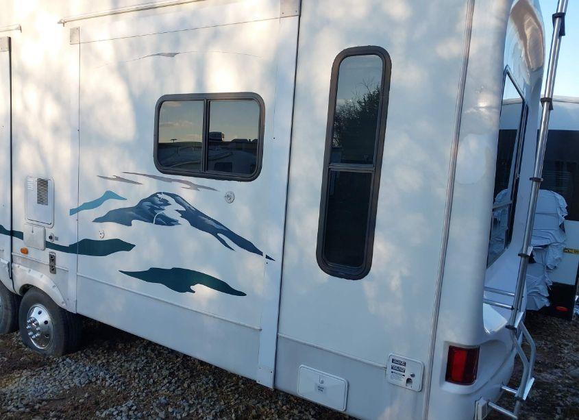 Photo 3 of 2005 Montana Travel TRLR (VIN 4YDF3402X5D512792)