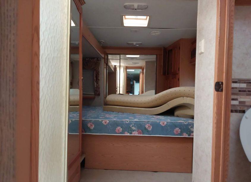 Photo 5 of 2005 Montana Travel TRLR (VIN 4YDF3402X5D512792)