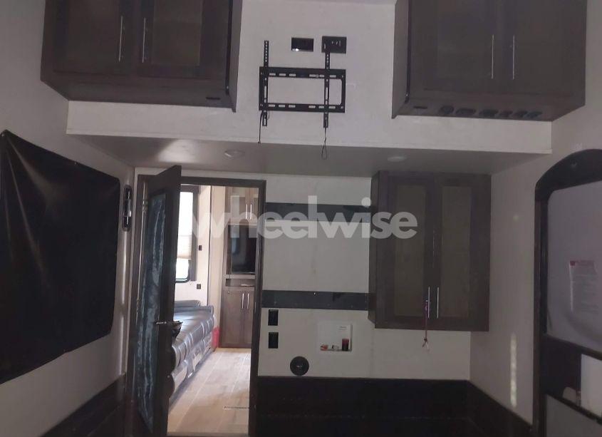 Photo 15 of 2019 Keystone Carbon N/A (VIN 4YDF3472XKR805418)