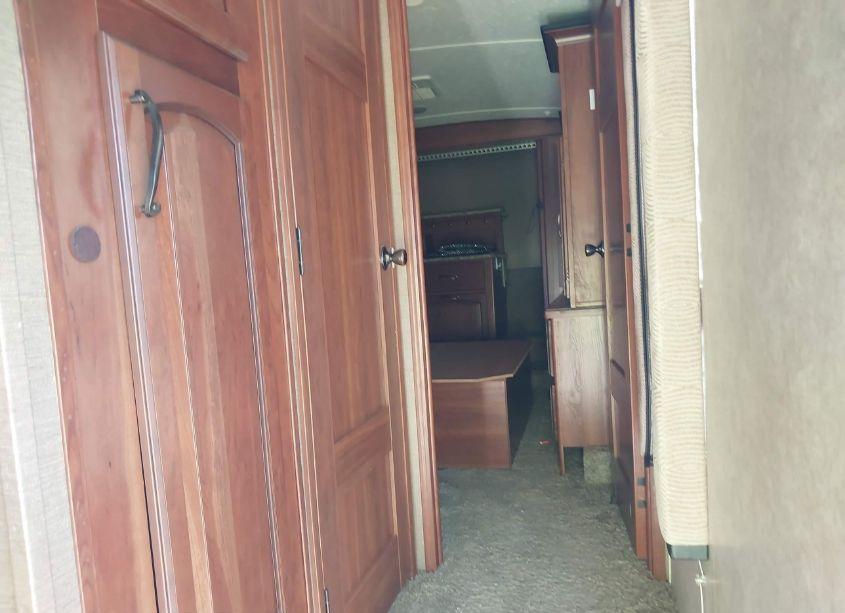 Photo 5 of 2014 Keystone Montana 3625RE (VIN 4YDF36220E4701072)