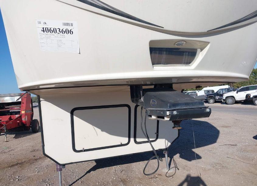 Photo 7 of 2014 Keystone Montana 3625RE (VIN 4YDF36220E4701072)