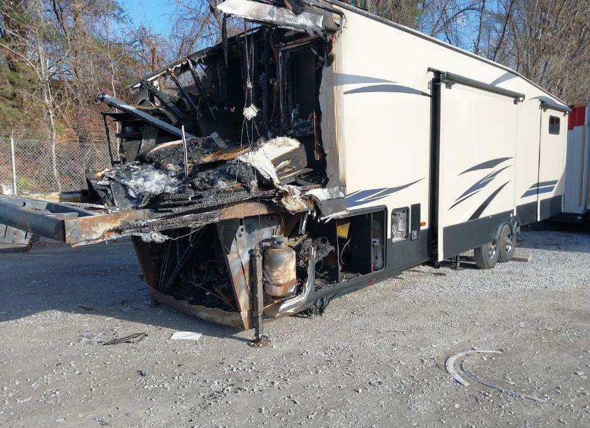 Photo 2 of 2020 Keystone Montana (VIN 4YDF36526LA740176)