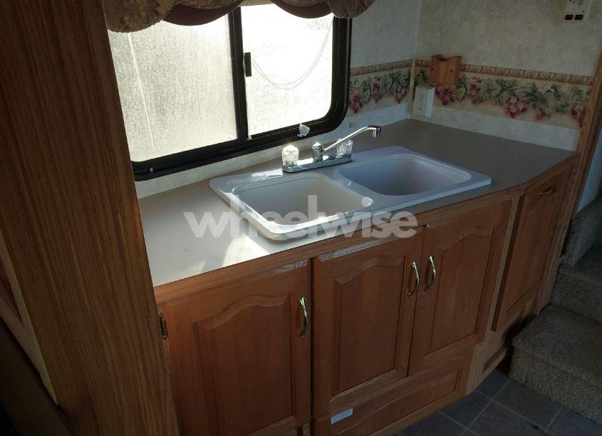 Photo 19 of 2004 Keystone Montana (VIN 4YDF367294D507566)