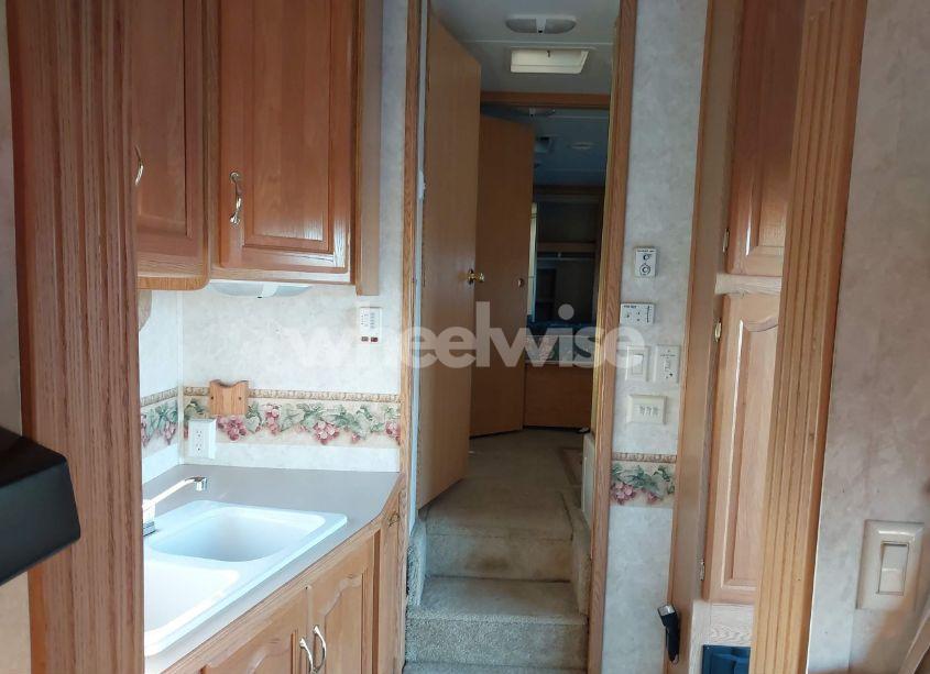 Photo 5 of 2004 Keystone Montana (VIN 4YDF367294D507566)