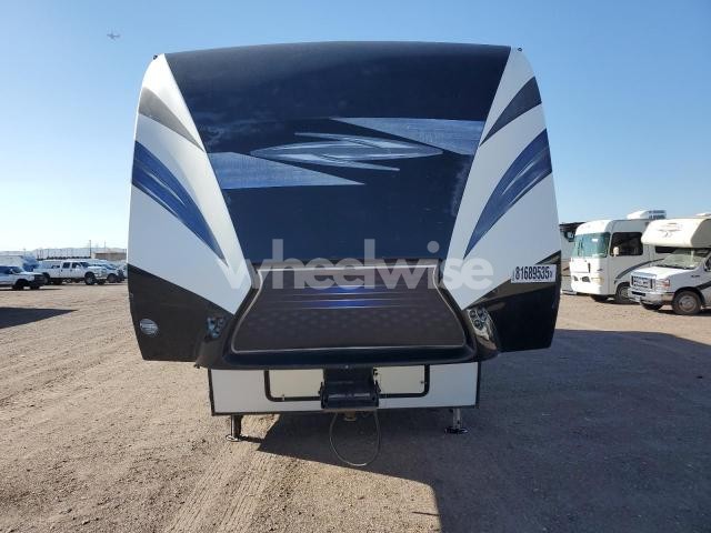 Photo 5 of 2018 KEYSTONE FUZION N/A (VIN 4YDF3692XJF810725)