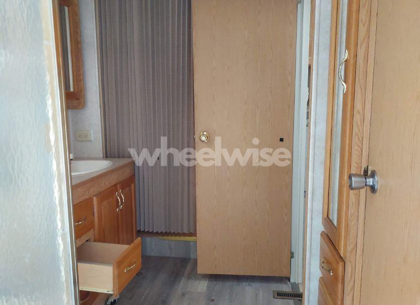 Photo 8 of 2001 Keystone Challenger N/A (VIN 4YDF36T2814400784)